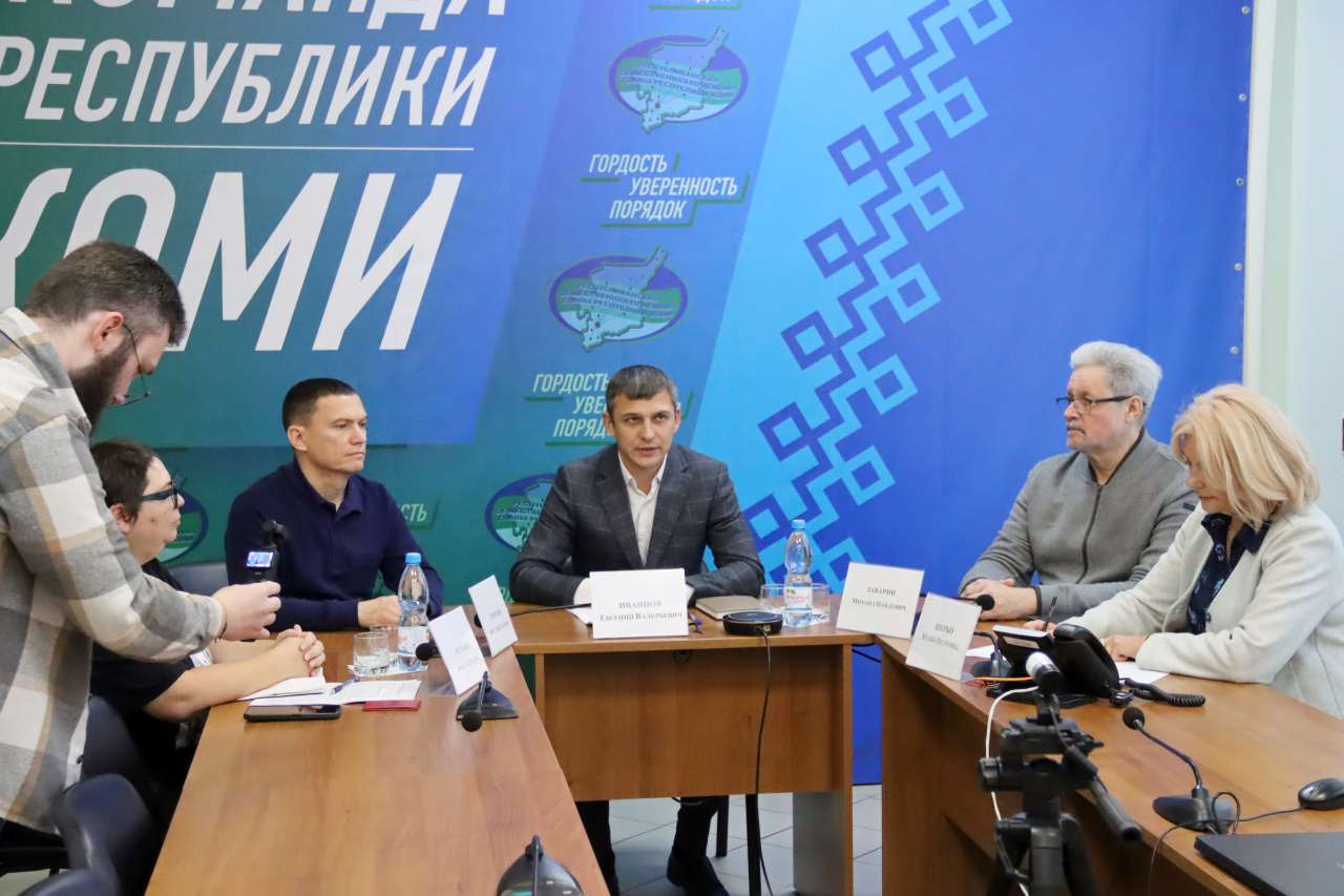 В Сыктывкаре обсудили итоги дорожной кампании. В 2027 году  отремонтируют  в два раза больше по протяженности участков автодорог.