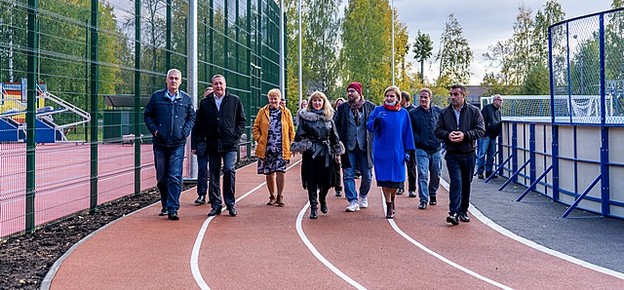 В столичном поселке Верхняя Максаковка завершаются работы по обустройству нового стадиона