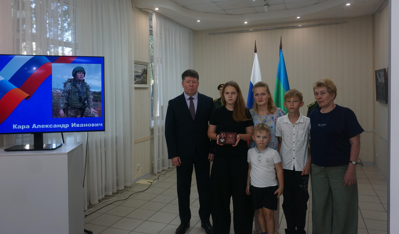 В Сыктывкаре прошла церемония передачи орденов и медалей семьям героев, погибших в ходе специальной военной операции