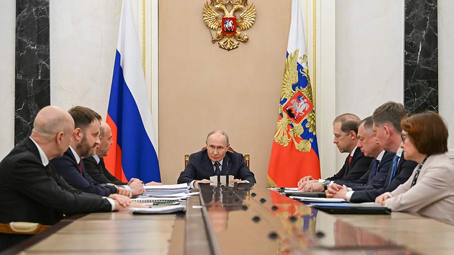 Президент России Владимир Путин провел совещание по экономическим вопросам