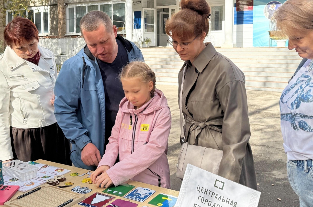 Библиотекари Центральной городской библиотеки приняли участие в программе ко Дню микрорайонов