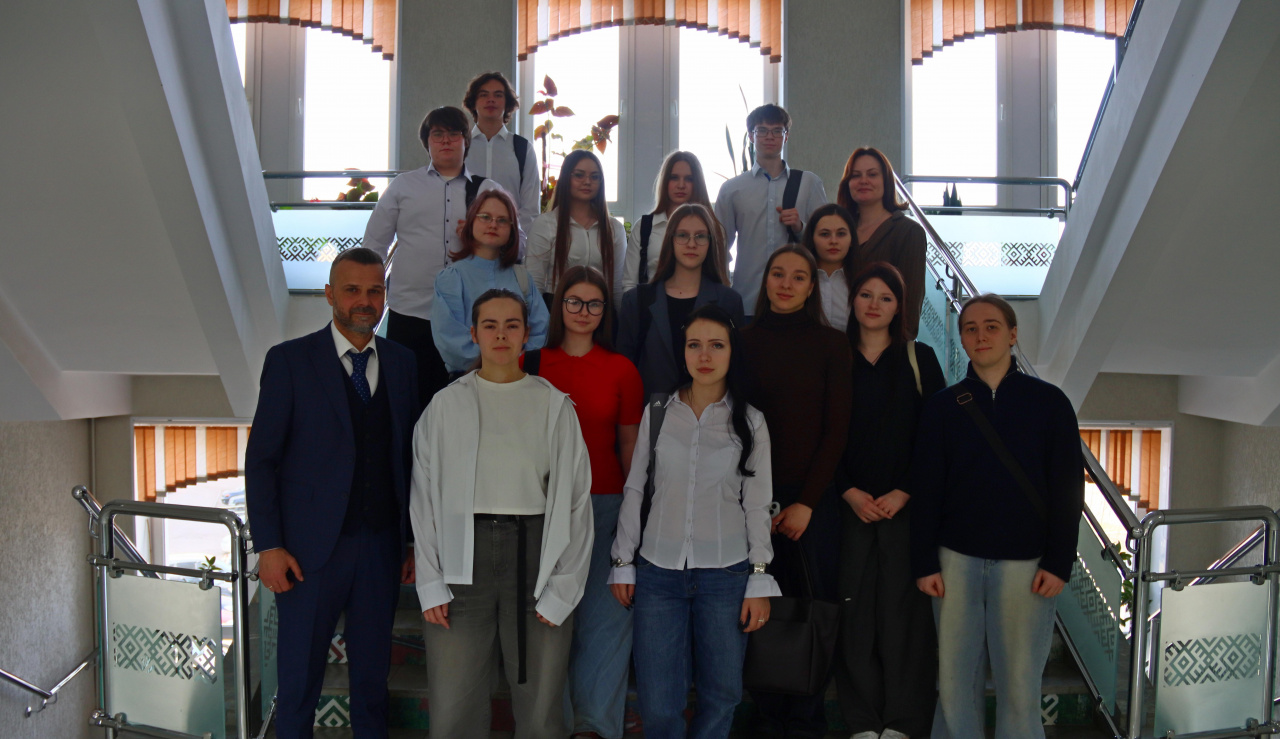 В преддверии Дня местного самоуправления: старшеклассники «Русской гимназии» познакомились с работой администрации Сыктывкара