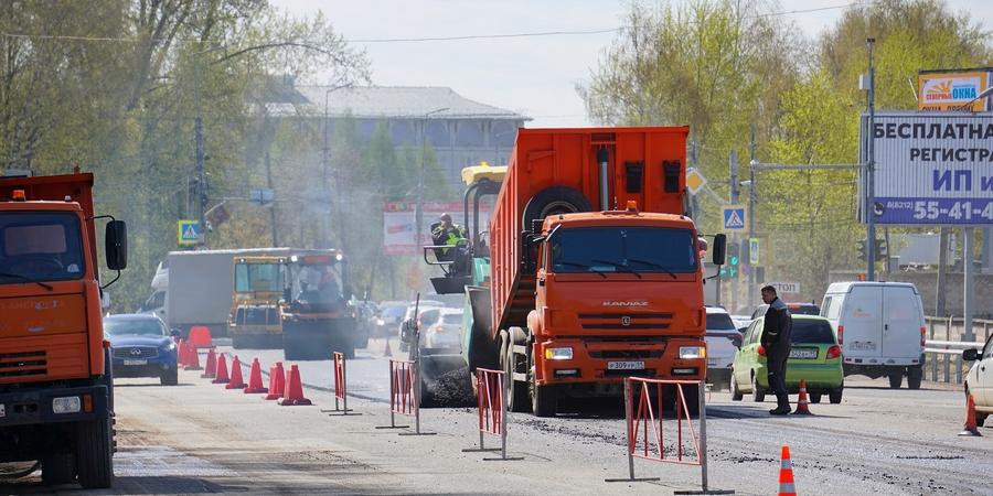 Идёт асфальтирование Октябрьского проспекта от ул.Печорской до ул.Малышева
