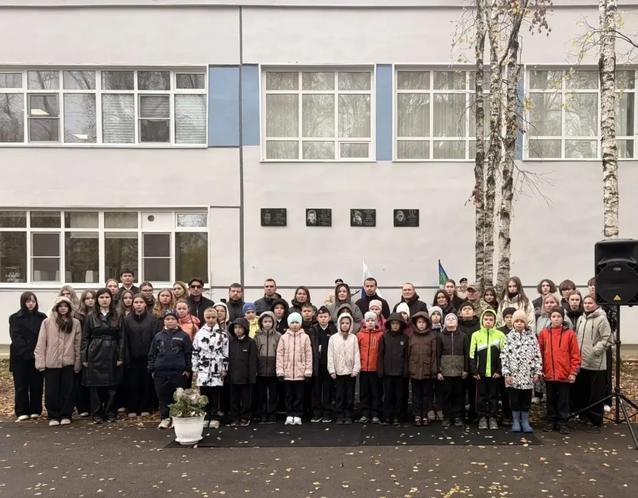 В школе № 38 имени 28-ой стрелковой Невельской Краснознамённой дивизии состоялось открытие мемориальной доски в память о выпускнике школы Зимине Павле Валериевиче, погибшем при выполнении воинского долга